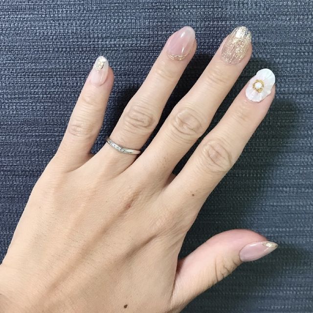 【銀座ダイヤモンドシライシの口コミ】 指輪のデザインが逆S字のため、着けたときに真っ直ぐ見える。逆S字のデザ…