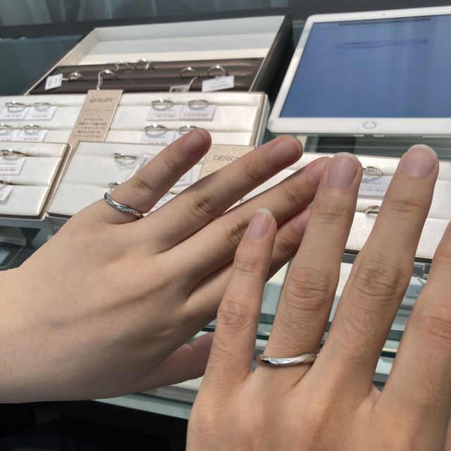 【アイプリモ(I-PRIMO)の口コミ】 デザインがとても可愛らしく、男性の指輪の方はマットで少し色が違うので…