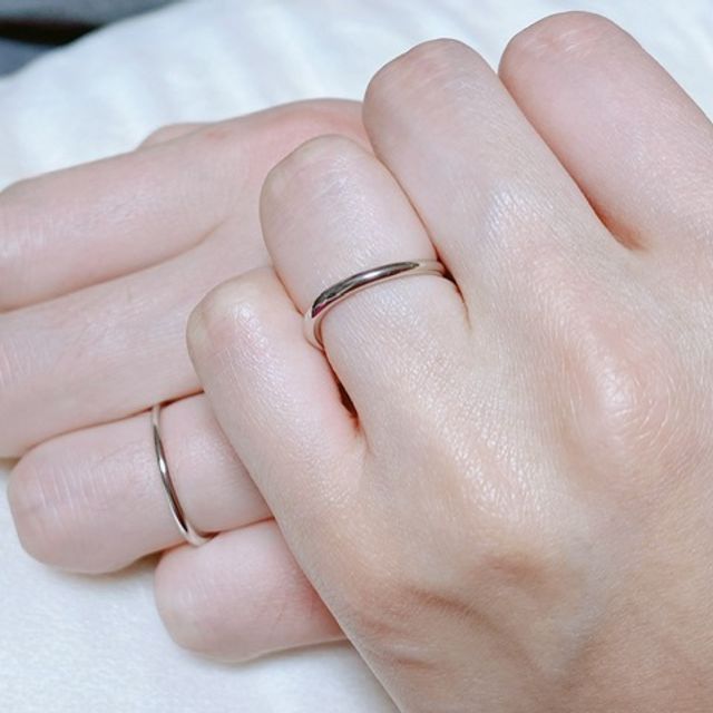 【ケイウノ ブライダル(K.UNO BRIDAL)の口コミ】 シンプルですが、少しウェーブ掛かっているデザインでリング自体が普通の…