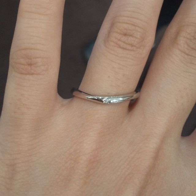 【HOSHI no SUNA 星の砂(ほしのすな)の口コミ】 シンプルなデザインが気に入りました。ゆるやかな曲線とワンポイントに光…