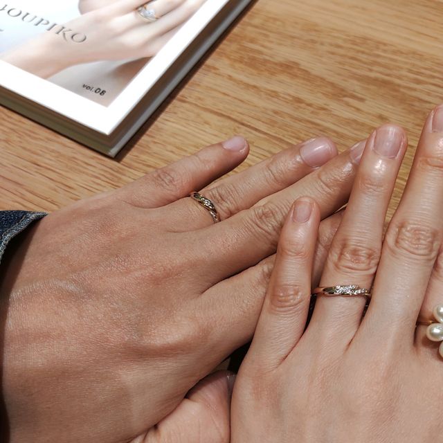 【BIJOUPIKO(ビジュピコ)の口コミ】 色、デザイン、ダイアモンドのあり、無しと、2人がいいと思えるものがなか…