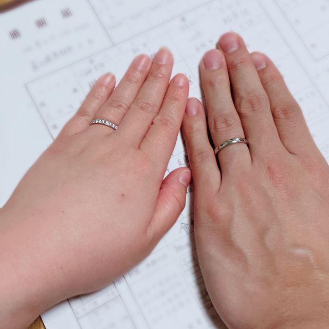 【銀座ダイヤモンドシライシの口コミ】 ストレートデザインで指輪は普段あまり仕事柄付けられないので、結婚指輪…