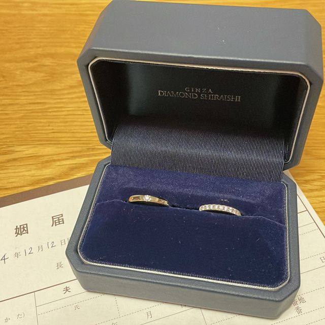 【銀座ダイヤモンドシライシの口コミ】 ストレートデザインで指輪は普段あまり仕事柄付けられないので、結婚指輪…
