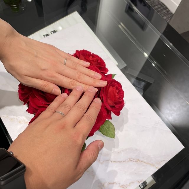 【ラザール ダイヤモンド(LAZARE DIAMOND)の口コミ】 初めはシンプルな指輪にしようと決めて見学に行きました。何点か試着させ…