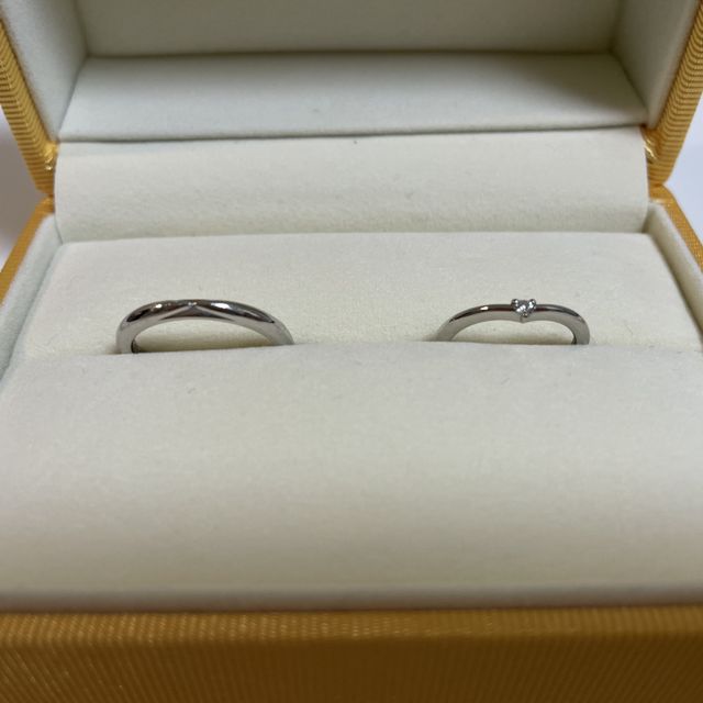 【ケイウノ ブライダル(K.UNO BRIDAL)の口コミ】 ブランドに拘らず、デザインで選びました。
最終的には指輪の太さやダイヤ…