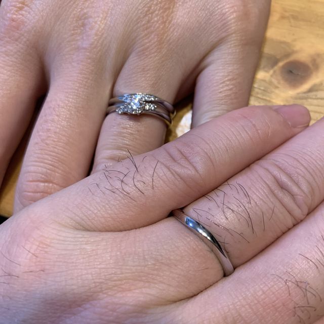 【ラザール ダイヤモンド(LAZARE DIAMOND)の口コミ】 婚約指輪もラザールダイヤモンドさんで自分の独断で購入しました。
結婚指…