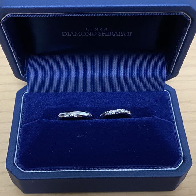 【銀座ダイヤモンドシライシの口コミ】 男性の指輪にもダイヤがついていて、今まで見たことないデザインに惹かれ…
