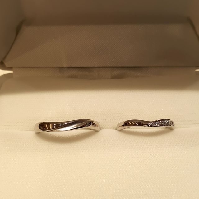 【KIRIYA BRIDAL(宝石の桐屋)の口コミ】 和のデザインが気に入り、こちらにしました。
女性用はVタイプで、着物の…