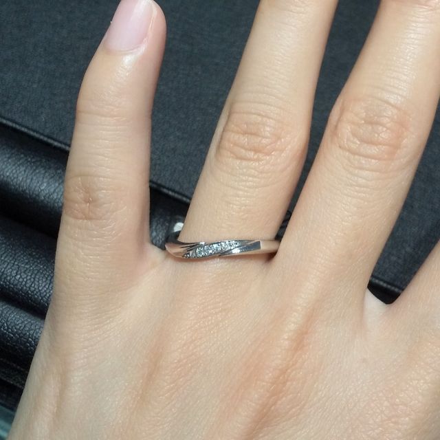 【エクセルコダイヤモンド(EXELCO DIAMOND)の口コミ】 ダイヤの入っているものをいくつか見せてもらった中で、こちらが派手すぎ…