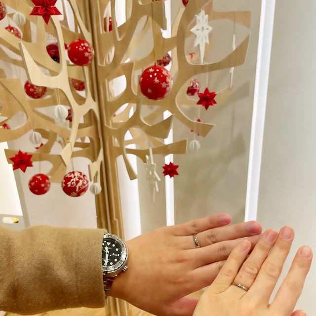 【BRILLIANCE+(ブリリアンスプラス)の口コミ】 シンプルなデザインだけれど、他のお店ではなかなかない色味が2人とも気に…