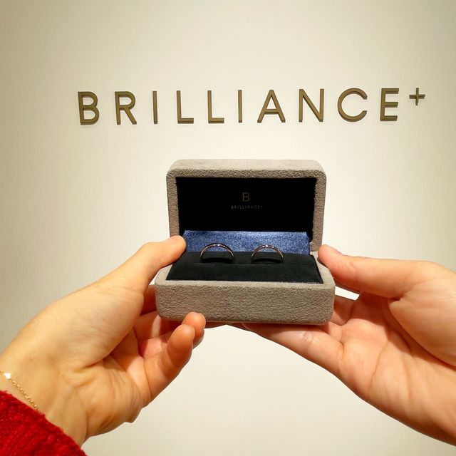 【BRILLIANCE+(ブリリアンスプラス)の口コミ】 シンプルなデザインだけれど、他のお店ではなかなかない色味が2人とも気に…