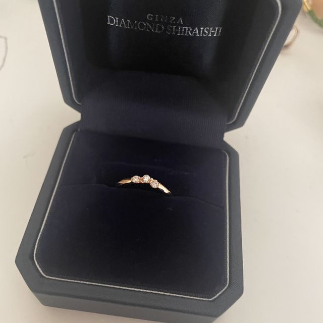 【銀座ダイヤモンドシライシの口コミ】 華やかなデザインに一目惚れして決めました。
実際に店舗で試着したものは…