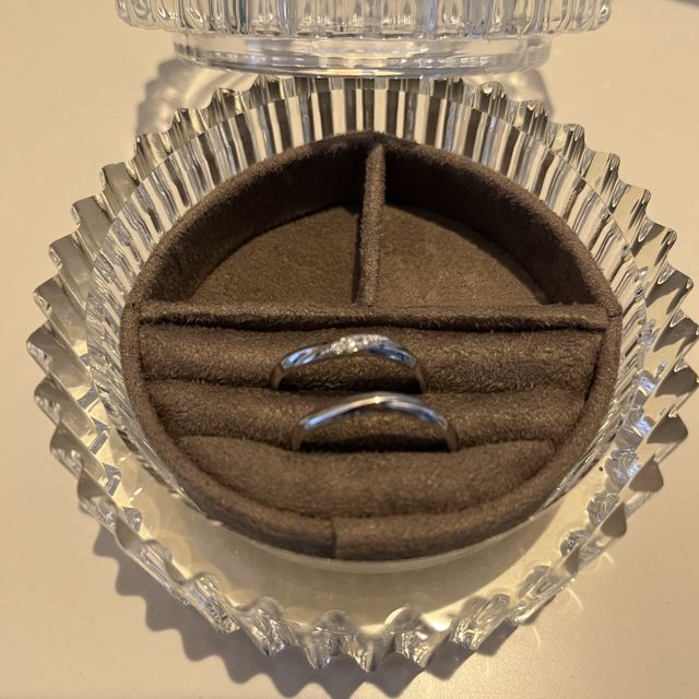 【アイプリモ(I-PRIMO)の口コミ】 デザインがシンプルで奥さんの指輪が程よいダイヤモンドの散りばめられ方…