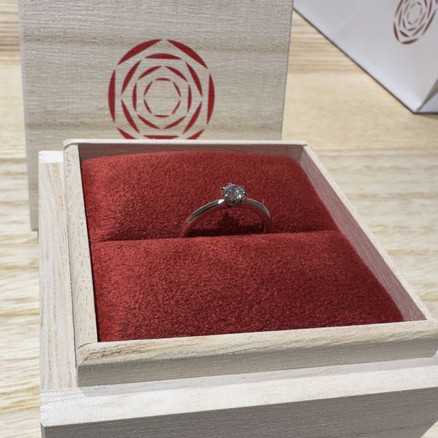 【出雲結(いずもゆい)の口コミ】 シンプルなデザインの指輪にしたくて、シンプルなデザインを選びました。…