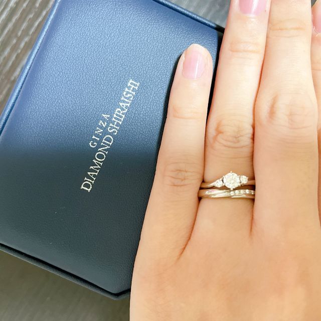 【銀座ダイヤモンドシライシの口コミ】 シンプルで飽きがこないデザインを探しました。
婚約指輪と結婚指輪でデザ…