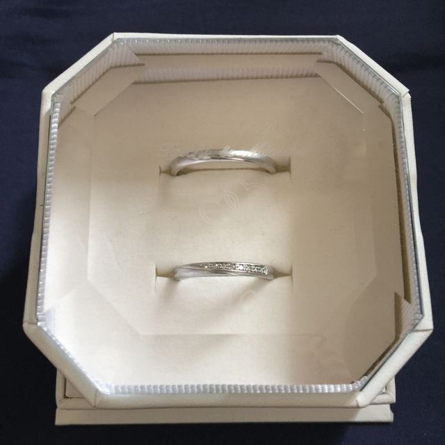 【4℃ BRIDAL(ヨンドシーブライダル)の口コミ】 男性の指輪と女性の指輪で少しデザイン違いな所が気に入って購入しました…