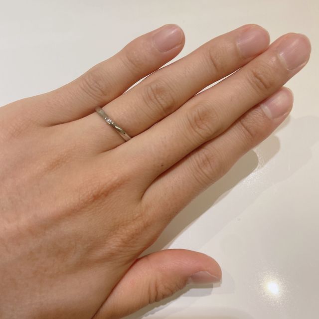 【4℃ BRIDAL(ヨンドシーブライダル)の口コミ】 ウェーブのデザインで斜めにダイヤが入っている指輪も、ダイヤの数が多か…