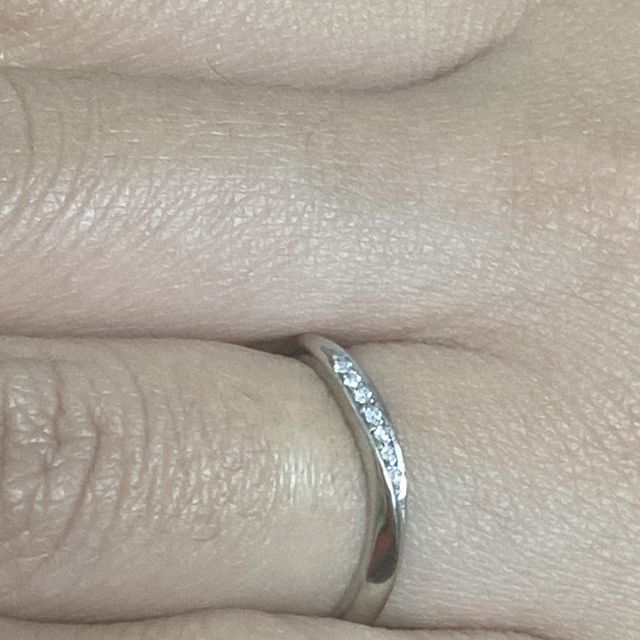 【4℃ BRIDAL(ヨンドシーブライダル)の口コミ】 ウェーブのデザインで斜めにダイヤが入っている指輪も、ダイヤの数が多か…