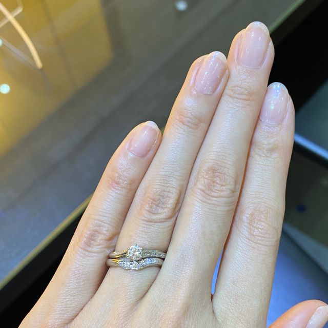【俄(にわか)の口コミ】 手持ちの婚約指輪と合う結婚指輪を探しに行きました。個性的なデザインで…