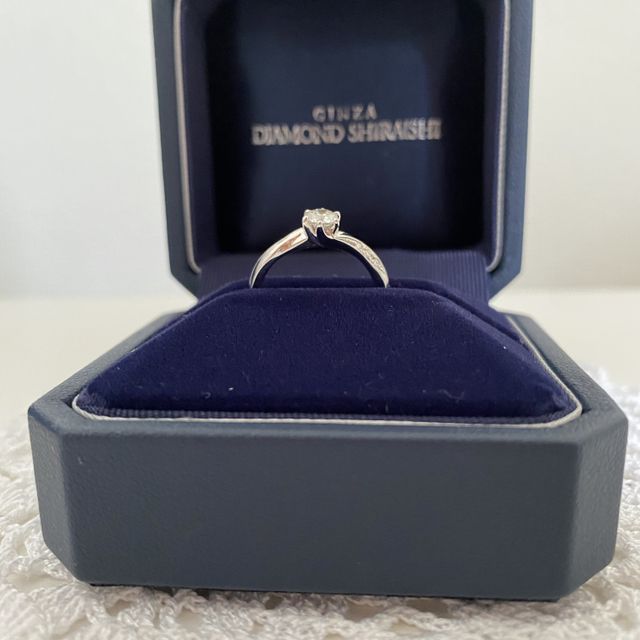 【銀座ダイヤモンドシライシの口コミ】 緩やかなウェーブとさりげないサイドのメレダイヤのデザインが気に入り試…