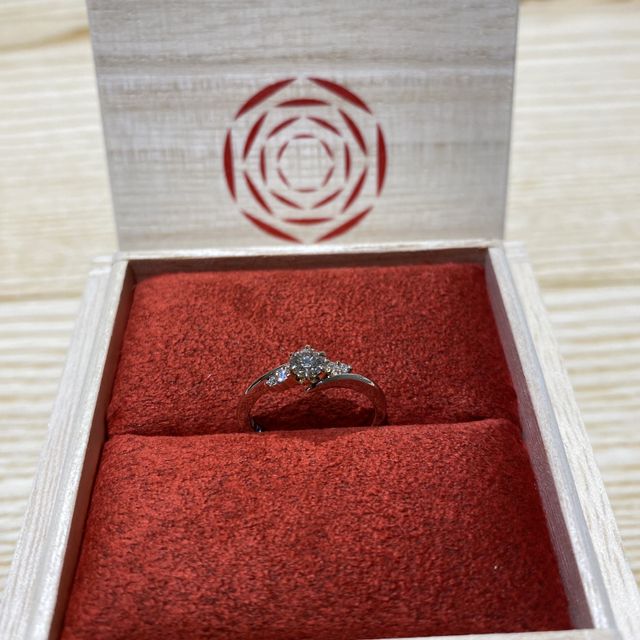 【出雲結(いずもゆい)の口コミ】 縁結と書いて縁と読む指輪の名前と赤い糸を指輪でも表現されているという…