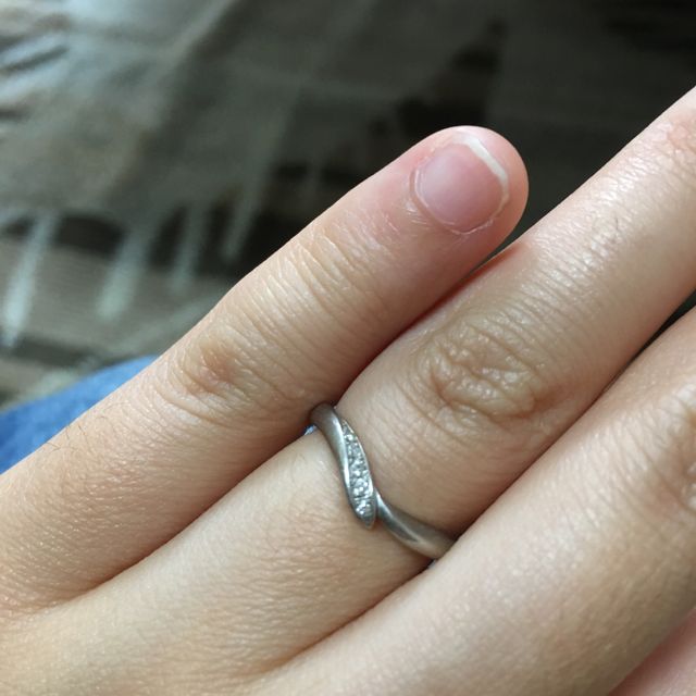 【俄(にわか)の口コミ】 婚約指輪は無しにしたので、結婚指輪に少し予算がありました。指が短いの…