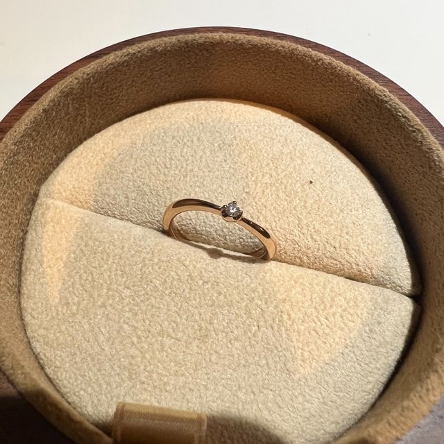 【COLANY(コラニー)の口コミ】 結婚10年目の記念のペアリングのため、エレガントなデザインで、ピンクゴ…