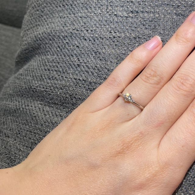 【銀座ダイヤモンドシライシの口コミ】 シンプルながらも何か一つデザインがあった方がいいかなと思ったので、両…