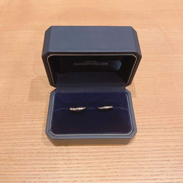 【銀座ダイヤモンドシライシの口コミ】 シンプルでつけ心地のよい指輪。
ストレートでなく、ゆるーくエッジも効い…