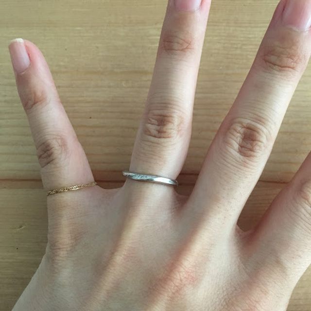 【俄(にわか)の口コミ】 リングの細さ、ダイヤの入り具合が絶妙でした。
また、リングの名前やそこ…