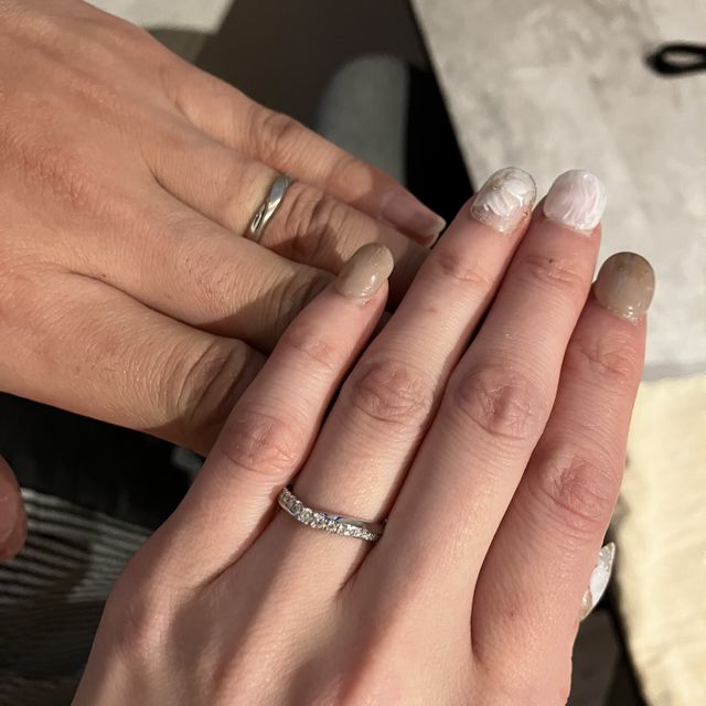 【銀座ダイヤモンドシライシの口コミ】 結婚指輪のみの購入だったので、シンプルすぎないものを探しており提案し…