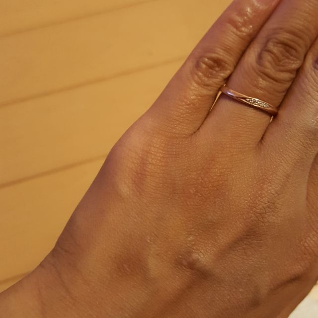 【4℃ BRIDAL(ヨンドシーブライダル)の口コミ】 色黒なので、ゴツゴツしたものやダイヤなどがギラギラ散りばめられている…