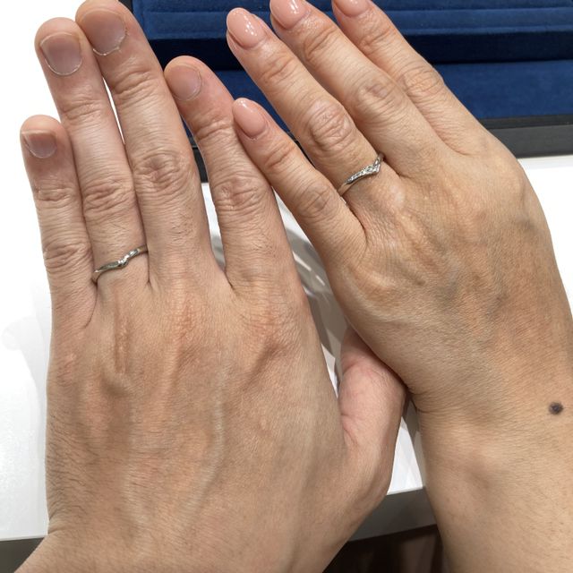 【4℃ BRIDAL(ヨンドシーブライダル)の口コミ】 シンプルながらもかわいらしさのあるデザインが多いように感じました。
特…