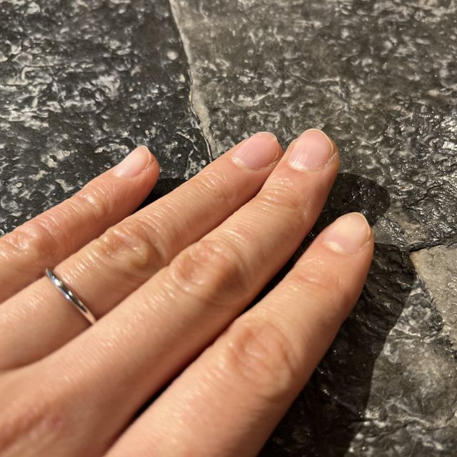 【ケイウノ ブライダル(K.UNO BRIDAL)の口コミ】 決め手は指輪の裏のデザインがロマンティックだったからです。自分達のゆ…