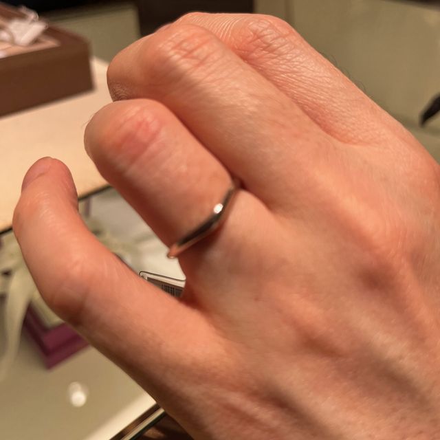 【ブルガリ(BVLGARI)の口コミ】 とてもシンプルで洗練された感じで素敵でした。ストレートではなくウェー…