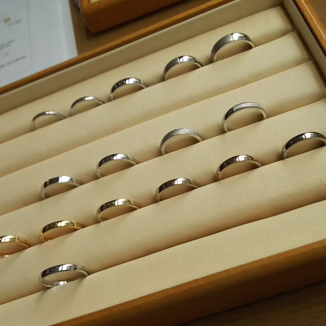 【FIRST DIAMOND(ファーストダイヤモンド)の口コミ】 色のレパートリーがたくさんあったのが印象的だった。黄色っぽいタイプで…