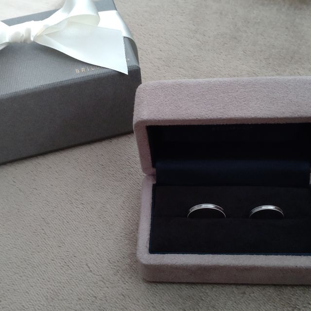 【BRILLIANCE+(ブリリアンスプラス)の口コミ】 婚約指輪と合うデザイン、お互いが付けてみてしっくりとくるデザインを重…