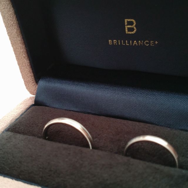 【BRILLIANCE+(ブリリアンスプラス)の口コミ】 婚約指輪と合うデザイン、お互いが付けてみてしっくりとくるデザインを重…