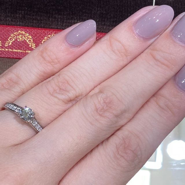 【カルティエ(Cartier)の口コミ】 ゴージャスなデザインで、インパクトがあります。ダイヤの輝きが美しく、…