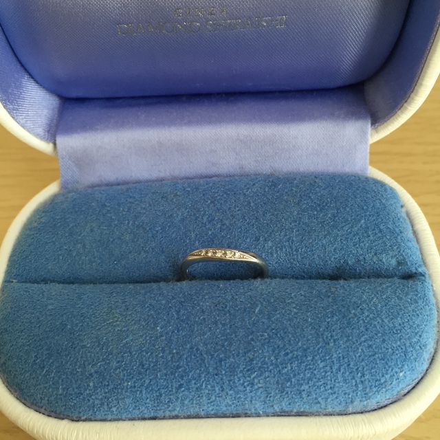 【銀座ダイヤモンドシライシの口コミ】 仕事柄あまり大きな石がついているデザインだと日常使いしにくいので、シ…