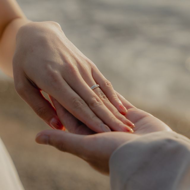 【ハリー・ウィンストン(Harry Winston)の口コミ】 主人曰く、細いと回転してしまうのが気になるとのことで色々試した結果、…