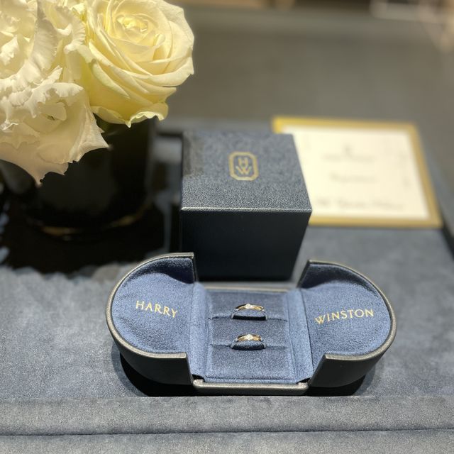 【ハリー・ウィンストン(Harry Winston)の口コミ】 主人曰く、細いと回転してしまうのが気になるとのことで色々試した結果、…