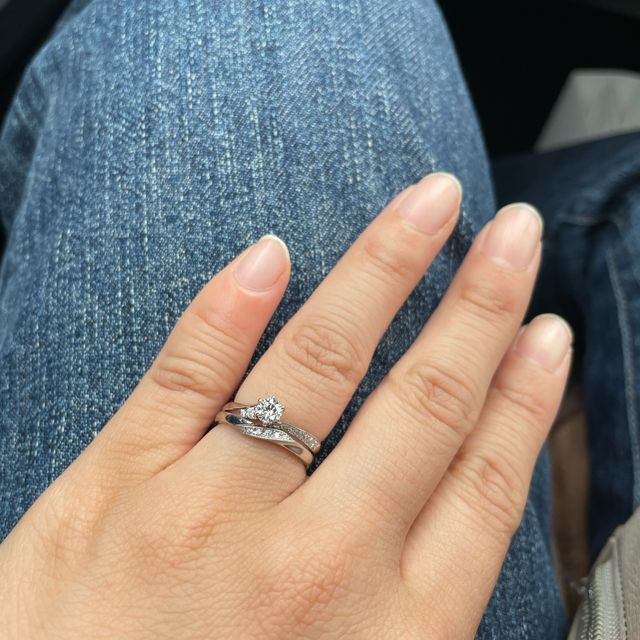 【Mariage ent(マリアージュエント)の口コミ】 ねじれてるデザインが好みで、店内の商品全て付け外しして、決めさせてく…