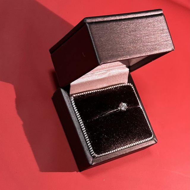 【アイプリモ(I-PRIMO)の口コミ】 ダイアモンドのクオリティが良くデザインもシンプルでありながら美しいと…