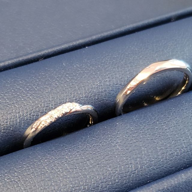 【銀座ダイヤモンドシライシの口コミ】 重ね付けの愛称やアフターサービスのことも考えて、婚約指輪と同じブラン…