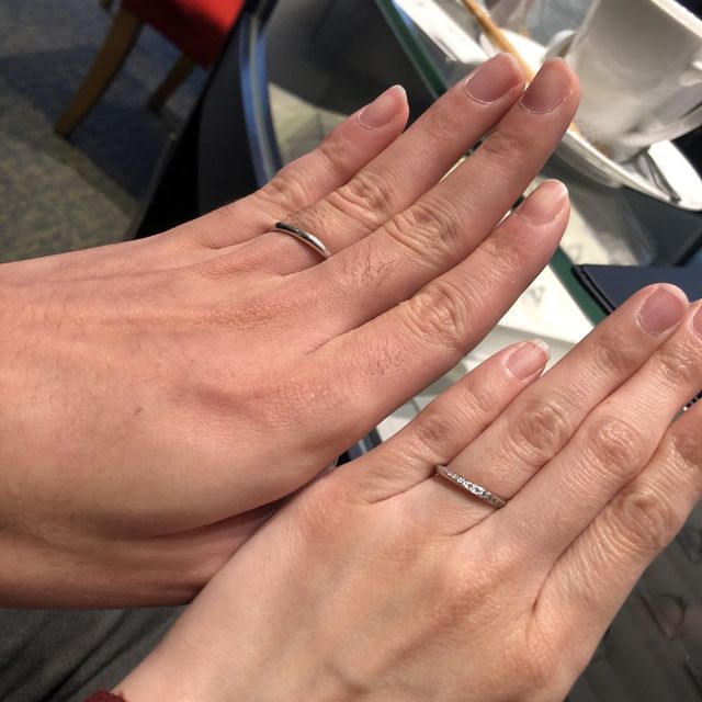 【銀座ダイヤモンドシライシの口コミ】 妻がつけやすく、かつ結婚指輪感があるデザインのものがいい！という理由…