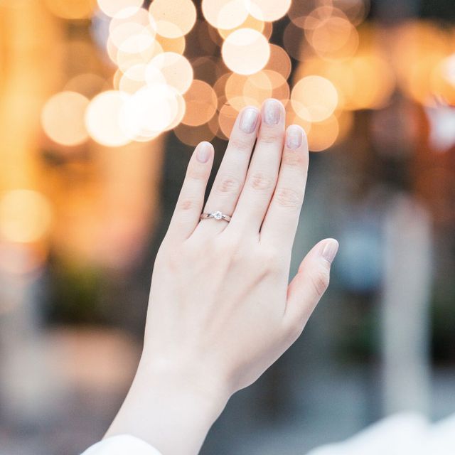 【ティファニー(Tiffany & Co.)の口コミ】 自分の指にフィットすること、デザインが好きだったのと光に照らされてた…