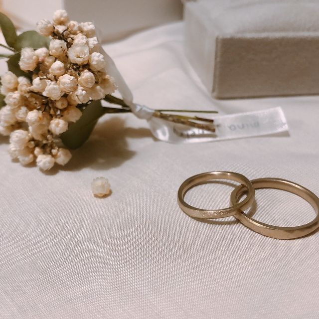 【mina.jewelry(ミナジュエリー)の口コミ】 いろんな色や仕上げ、形を選べて、自分たちらしいオリジナリティのある指…