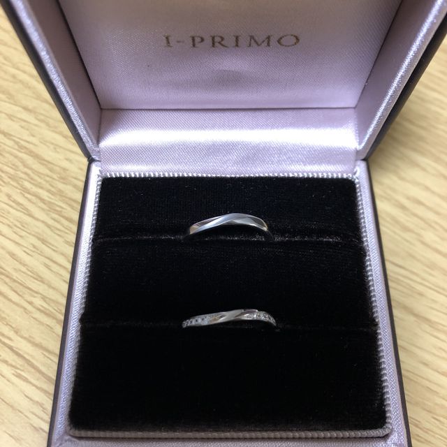【アイプリモ(I-PRIMO)の口コミ】 婚約指輪を見に行った際に、結婚指輪も合わせて選びました。婚約指輪と合…
