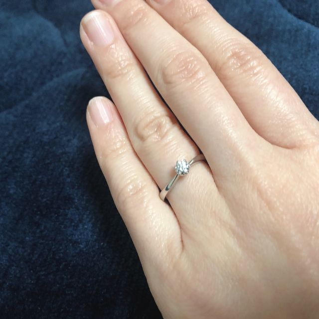 【4℃ BRIDAL(ヨンドシーブライダル)の口コミ】 彼から初めてプレゼントしてもらったアクセサリーが4℃で、婚約指輪も同じ…